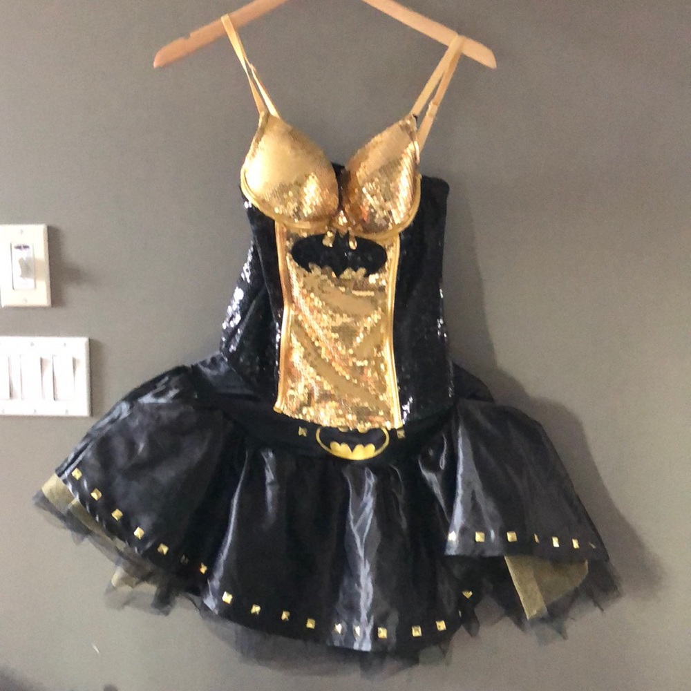 Costume - Picture 3 of 3